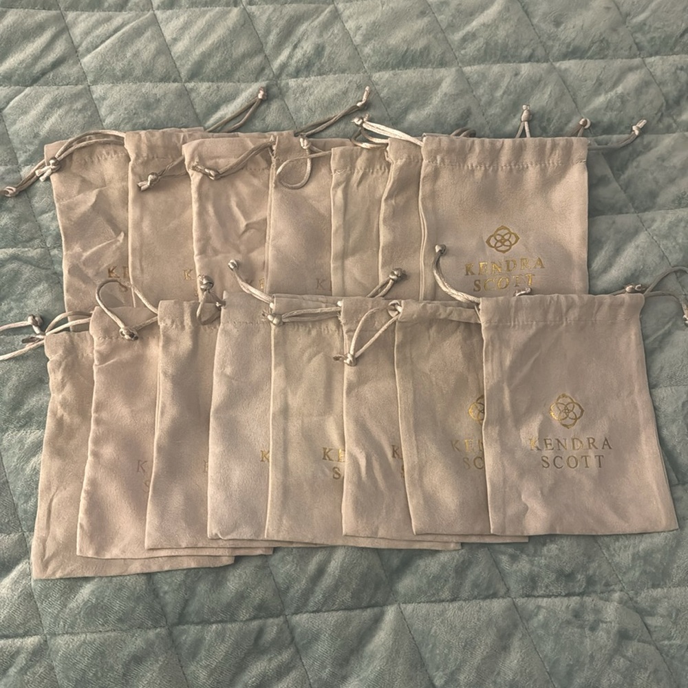 15 Kendra Scott Jewelry Dust Bags